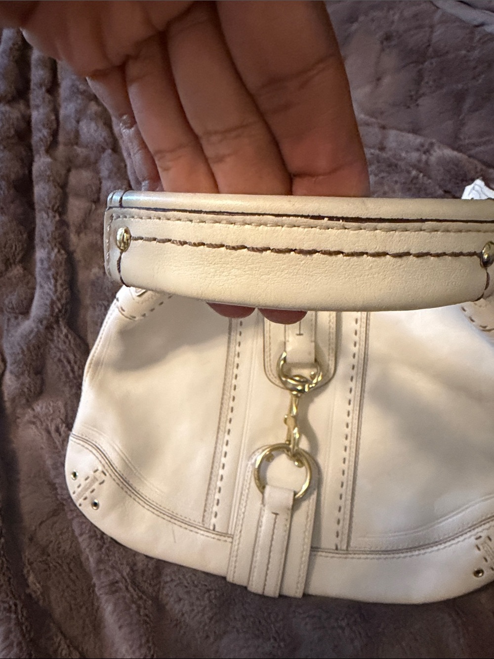 Vintage Coach Leather Shoulder Bag with Gold Hardware - Picture 8 of 10